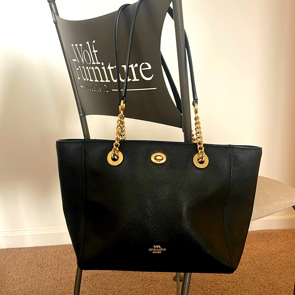 Coach women’s  pebbled turn lock chain leathered tote purse black in color